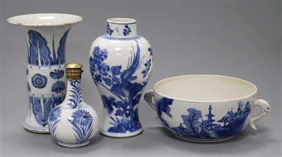 Four Chinese Kangxi period blue and white vessels Tallest measures 17cm